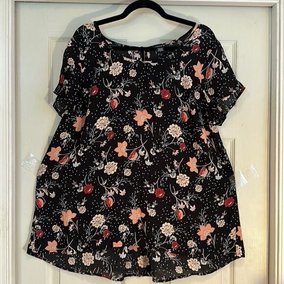 Torrid Plus Size 1 Top Black Floral Pattern Short Sleeves High Low Pleat - Picture 1 of 10